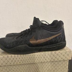 Nike Mamba Rage Gold Stars Shoes Mens Size 12 Black Gold Basketball